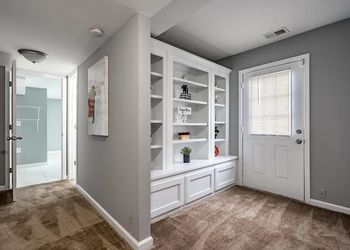 Homely & Alluring 5 Bedrooms In Atlanta By Deity Villas