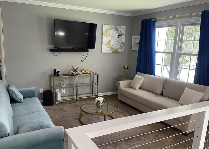 Homely & Alluring 5 Bedrooms In Atlanta By Deity Villas