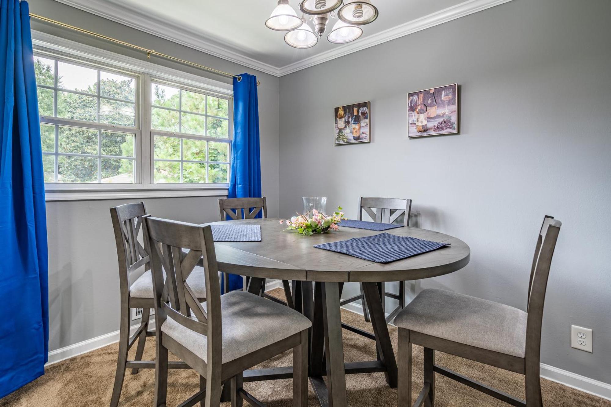 Homely & Alluring 5 Bedrooms In By Deity Atlanta