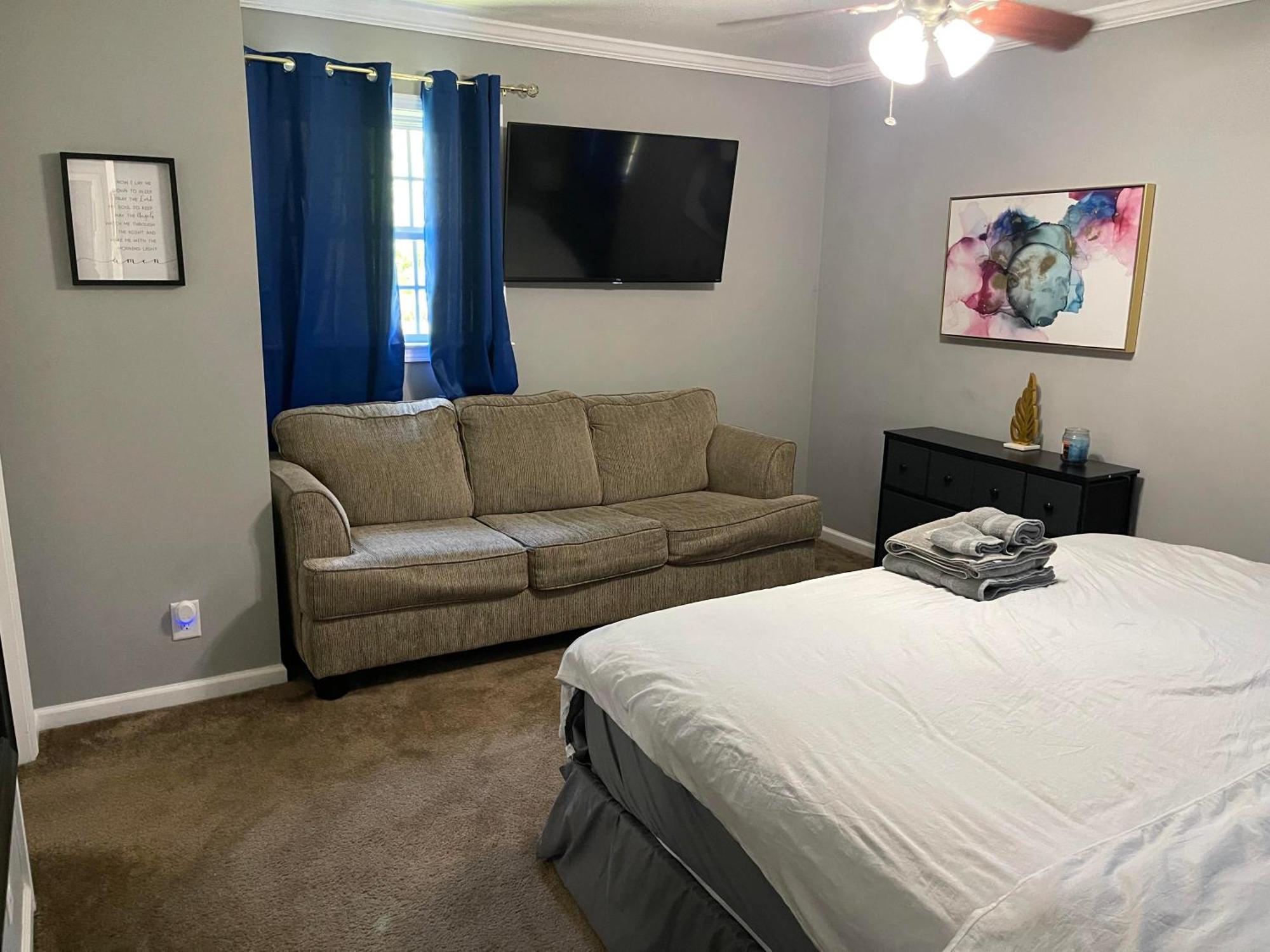 Apartment Homely & Alluring 5 Bedrooms In By Deity *